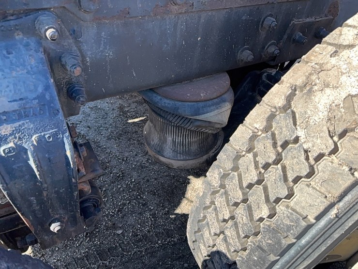 1996-peterbilt-385-image-9