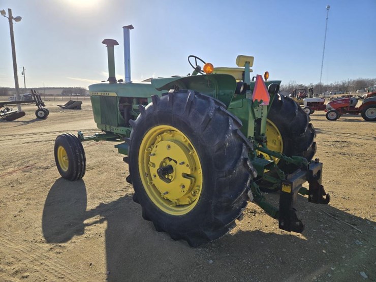 john-deere-4320-image-11