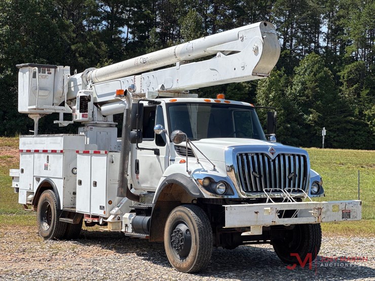 2011-international-7400-image-1