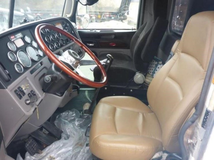 2015-peterbilt-367-image-11