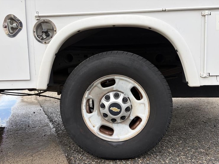 2011-chevrolet-2500-image-5