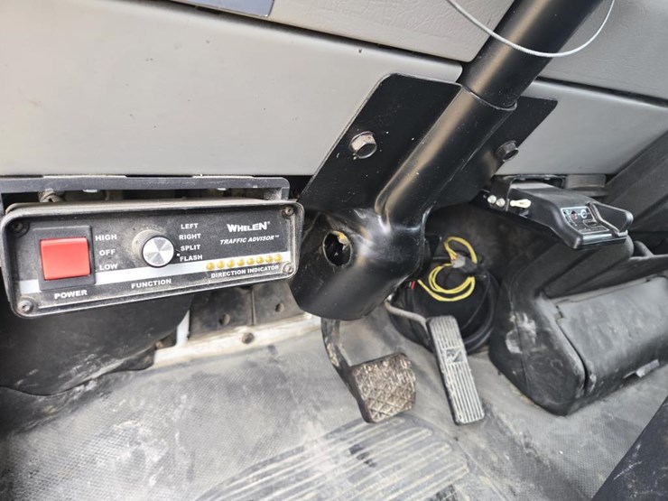 #7926-•-2003-freightliner-fl180-crane-truck-image-28