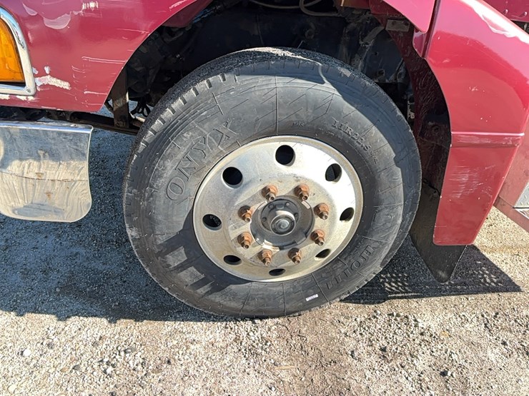 1996-peterbilt-385-image-12