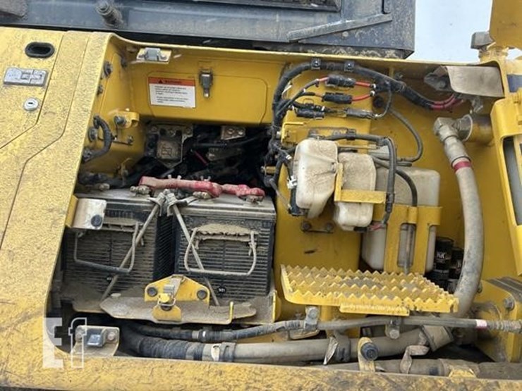 2017-komatsu-d61pxi-image-61