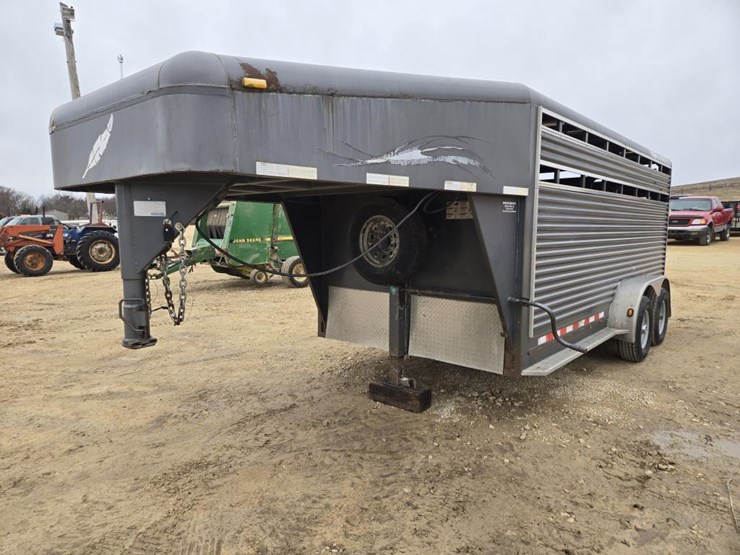 #73-•-2005-featherlite-gooseneck-livestock-trailer-image-4