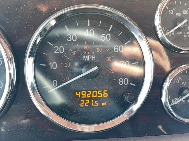 2022-peterbilt-389-image-16