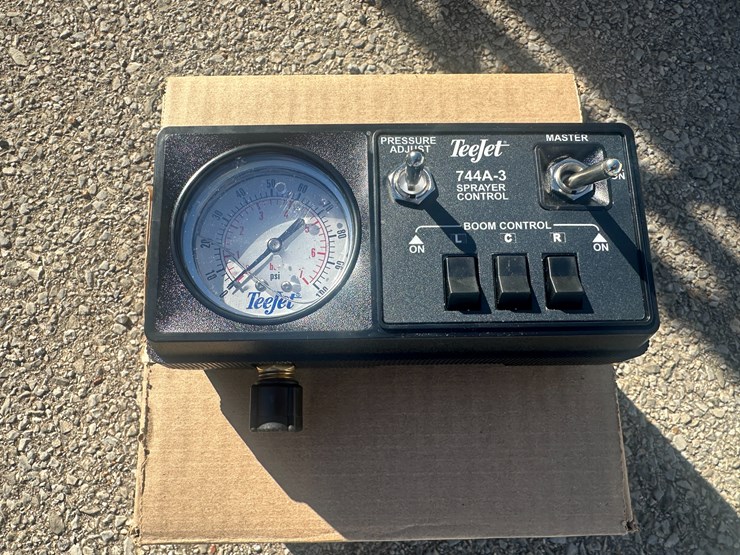 #32796-•-**unused-bowman-agmate-41'-300-gallon-3pt-sprayer-image-34