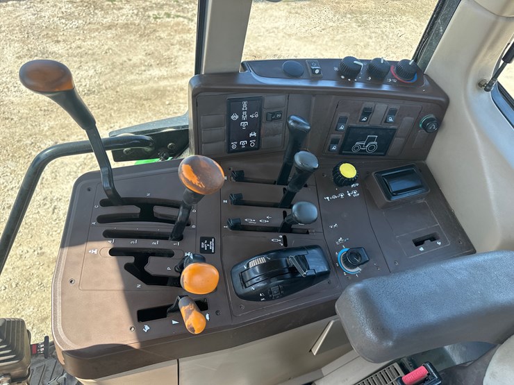 2000-john-deere-6210-image-11