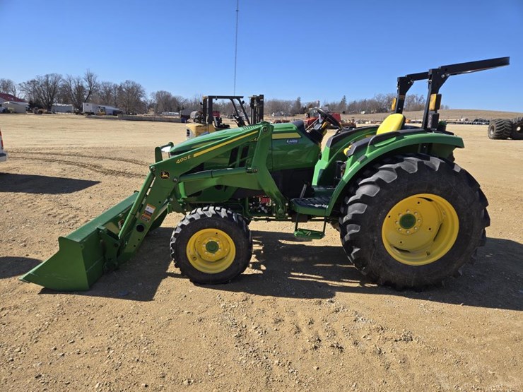 john-deere-4052m-image-2