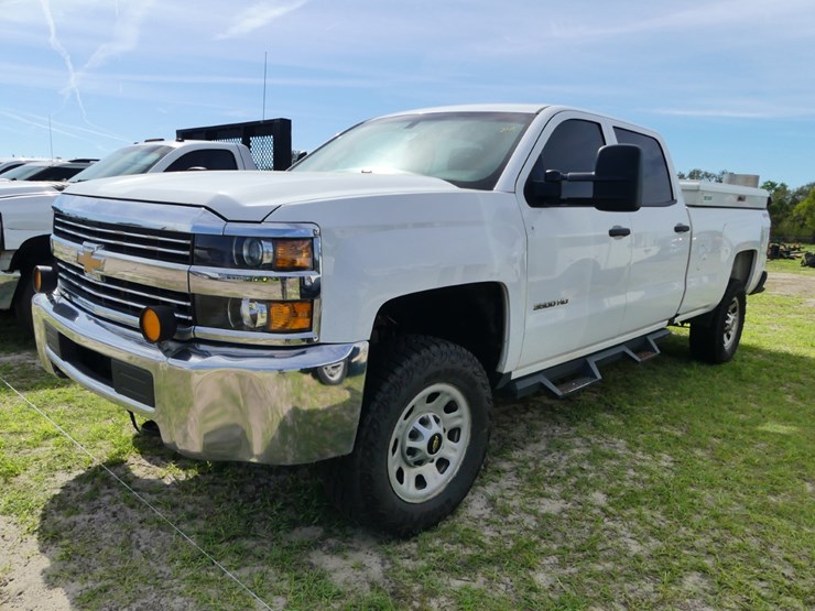 2018-chevrolet-3500-image-2