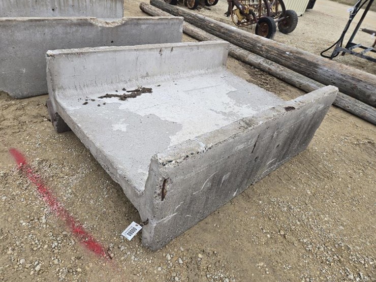 #80-•-concrete-feed-bunk-image-2