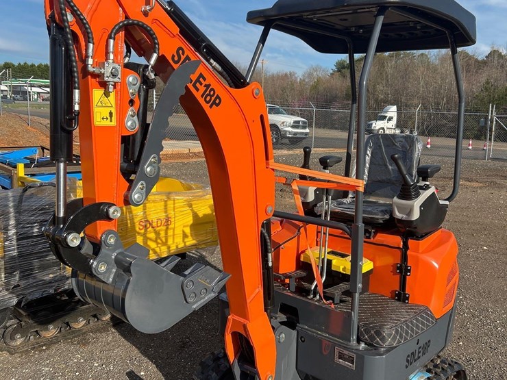 2026-sdlanch-sdle18p-mini-excavator-image-1