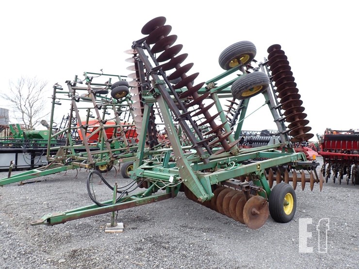 john-deere-235-image-2