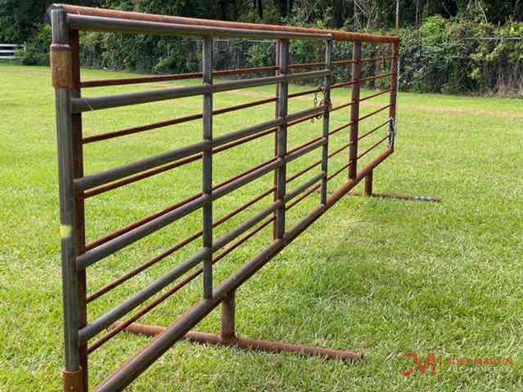 (1)-new-24'-free-standing-8-bar-panel-with-gate-image-2
