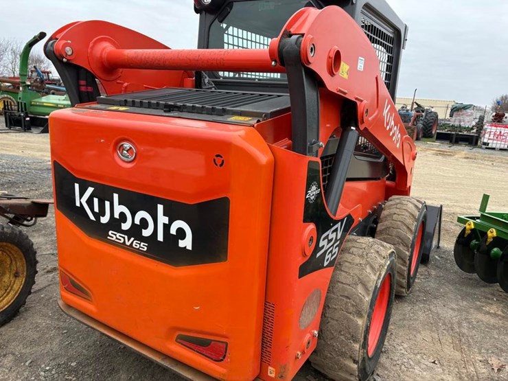 2023-kubota-ssv65-image-15