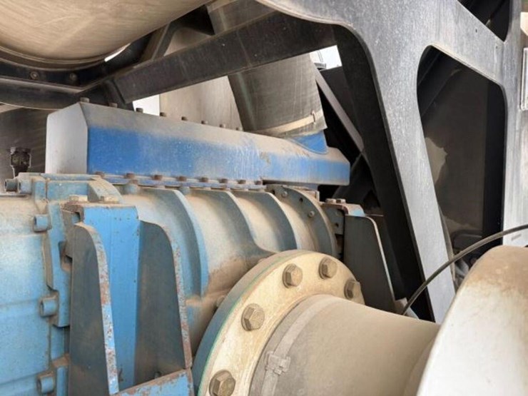 2017-peterbilt-567-image-27