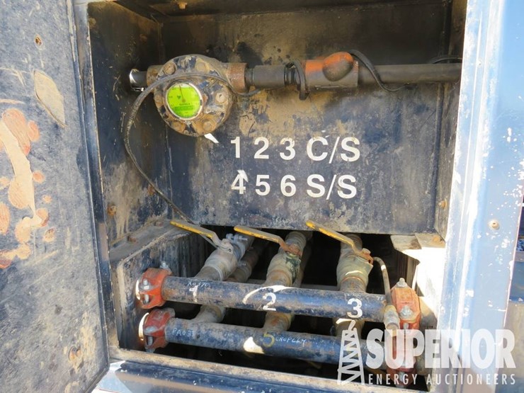 2010-peterbilt-365-image-11