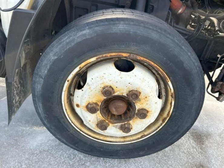 2015-isuzu-nrr-image-63