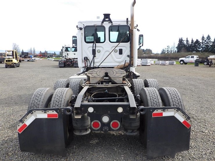 2013-freightliner-cascadia-113-image-6