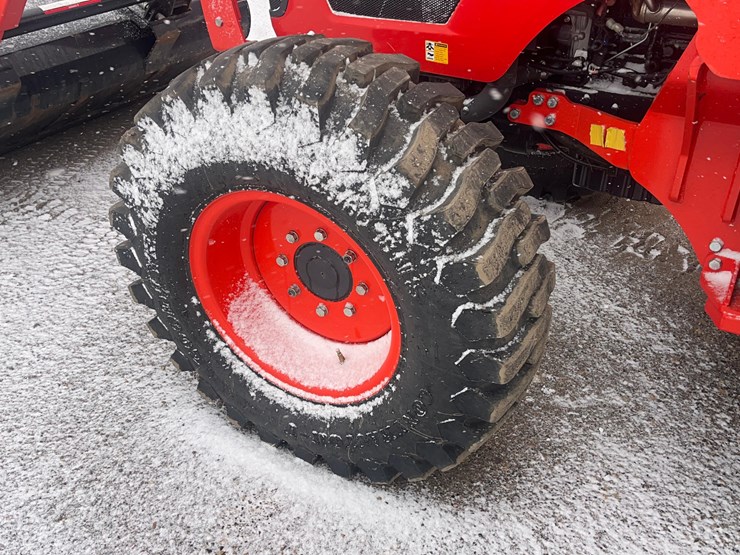 kioti-rx8320-power-shuttle-tractor-with-loader-image-31