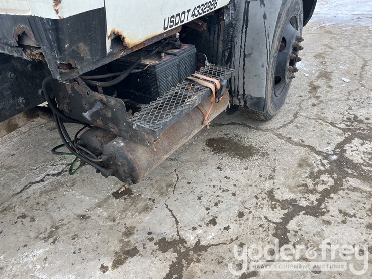 2002-international-durastar-4300-image-35