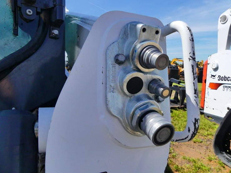2023-bobcat-t770-image-12