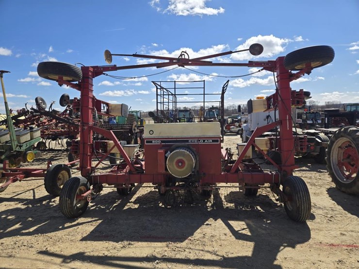 international-800-image-2