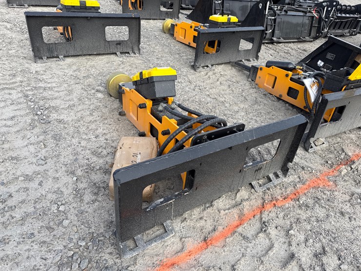 #2079-•-unused-giyi-d680-skid-steer-pile-hammer-dzc680251329-inv#-42019-image-2