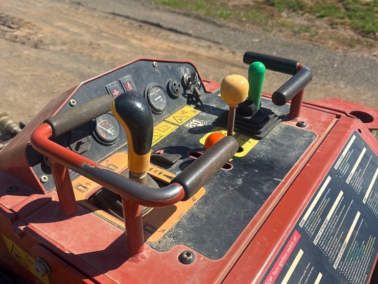 2021-ditch-witch-sk800-image-14