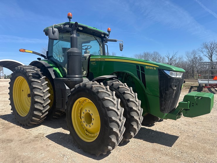 2016-john-deere-8320r-image-25