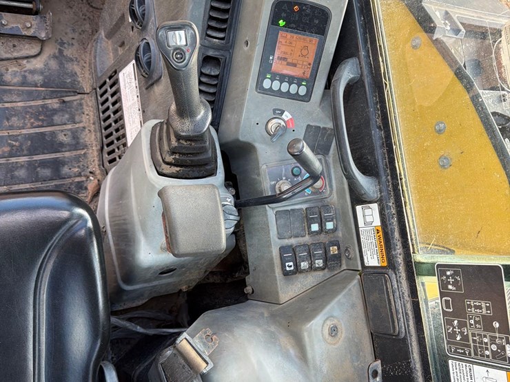 yanmar-vio80-1a-image-15