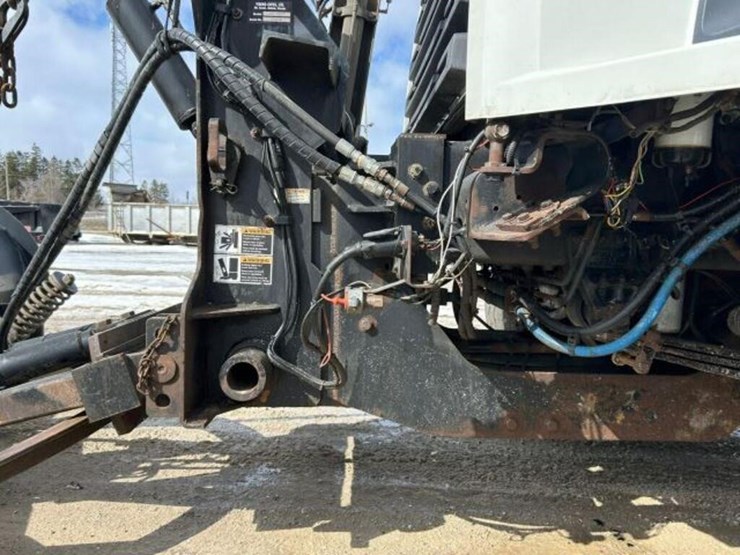 2013-freightliner-108sd-image-77