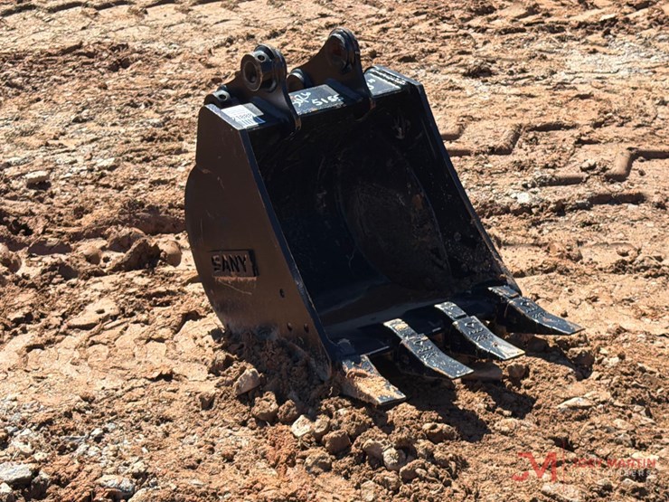 unused-sany-18'-excavator-tooth-bucket-image-1