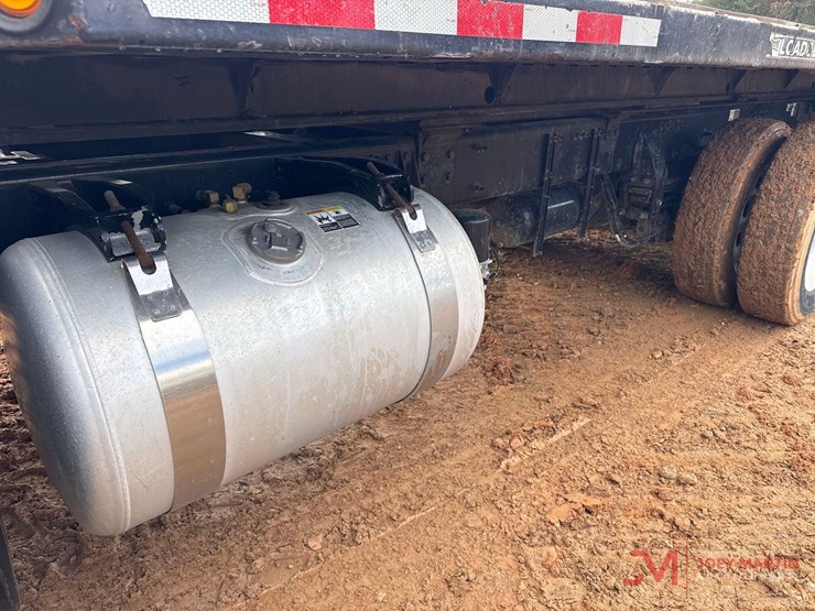 2017-peterbilt-rollback-truck-image-7