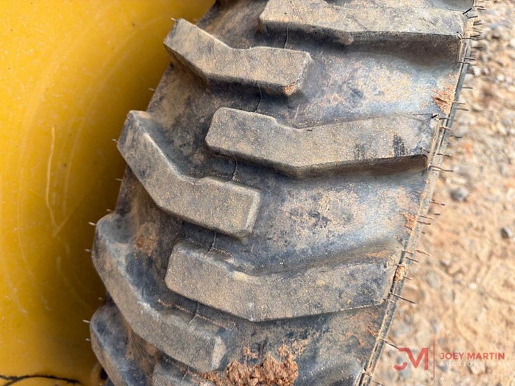 2023-caterpillar-226d3-image-8