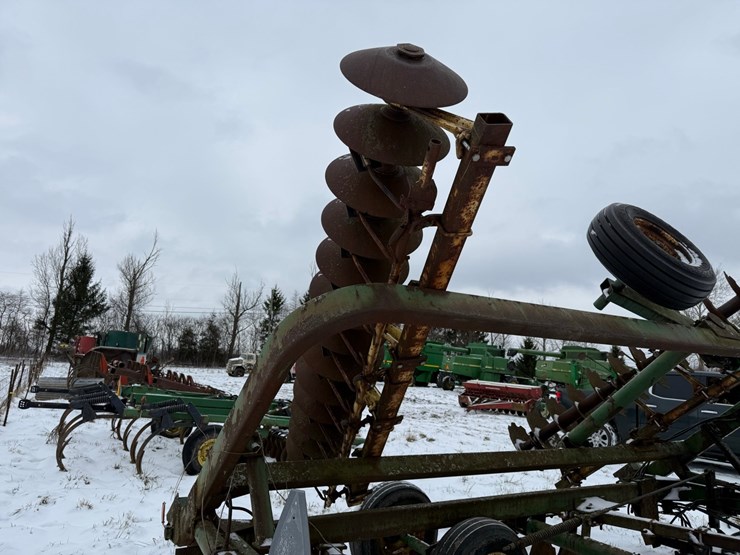 john-deere-220-image-7