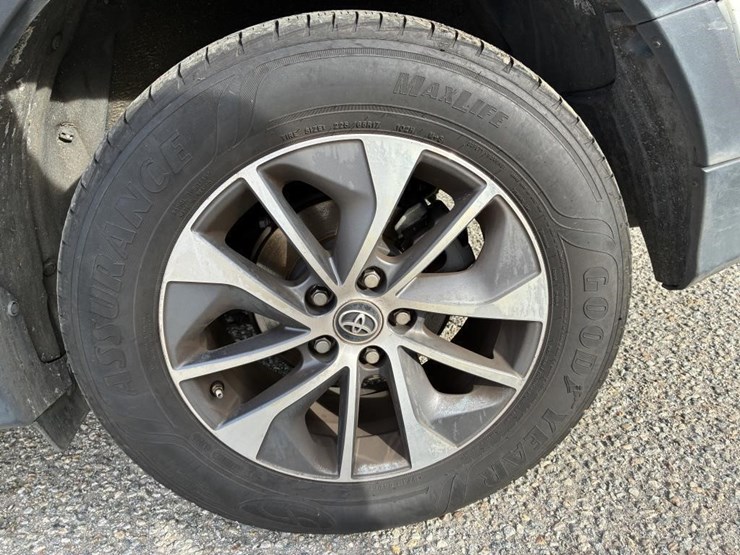 2017-toyota-rav4-image-5