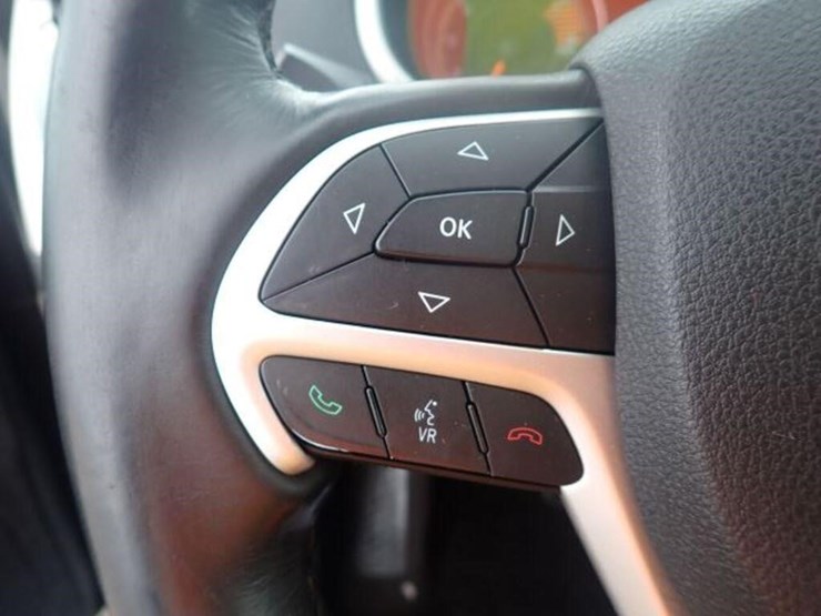 2016-jeep-cherokee-image-22