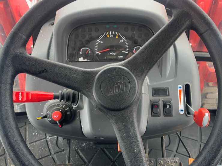 kioti-rx8320-power-shuttle-tractor-with-loader-image-37