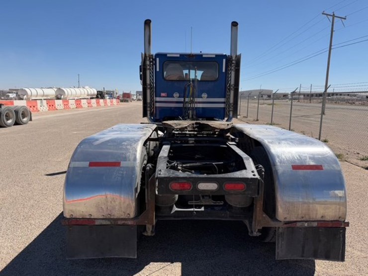 2022-peterbilt-389-image-7