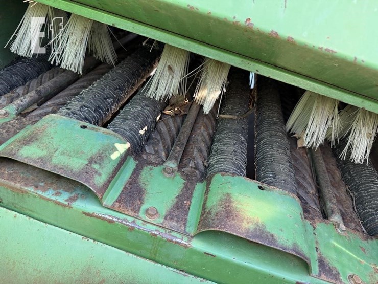 john-deere-300-image-8