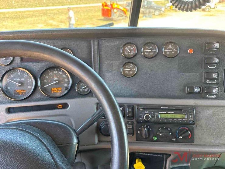 2016-peterbilt-365-image-33