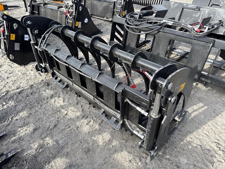 #2090-•-unused-giyi-clg72-72"-skid-steer-curved-log-grabber-inv#-42040-image-2