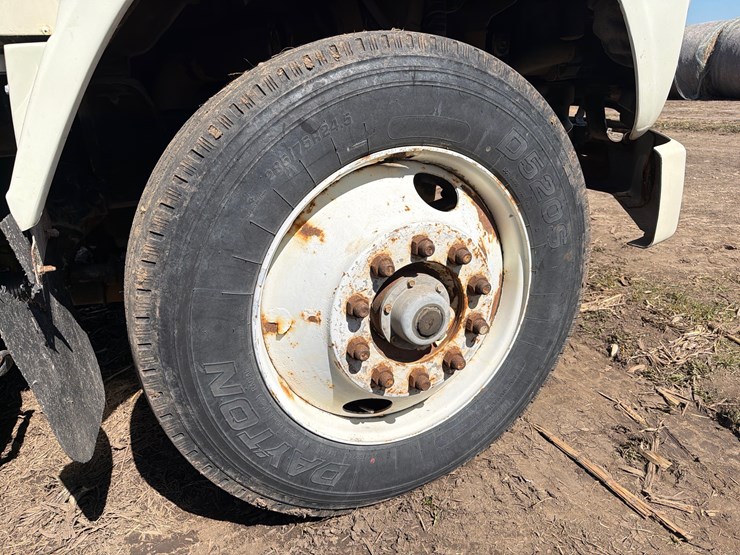 1989-ford-l9000-image-3