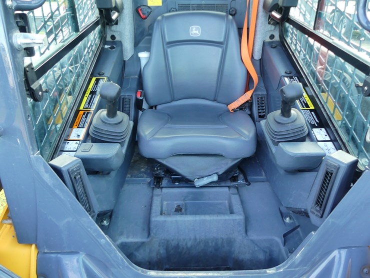 2024-deere-320g-image-13