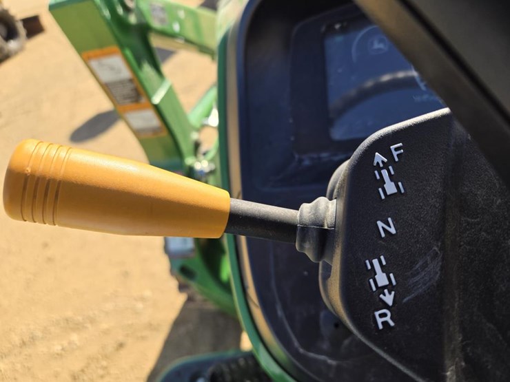 john-deere-4052m-image-18