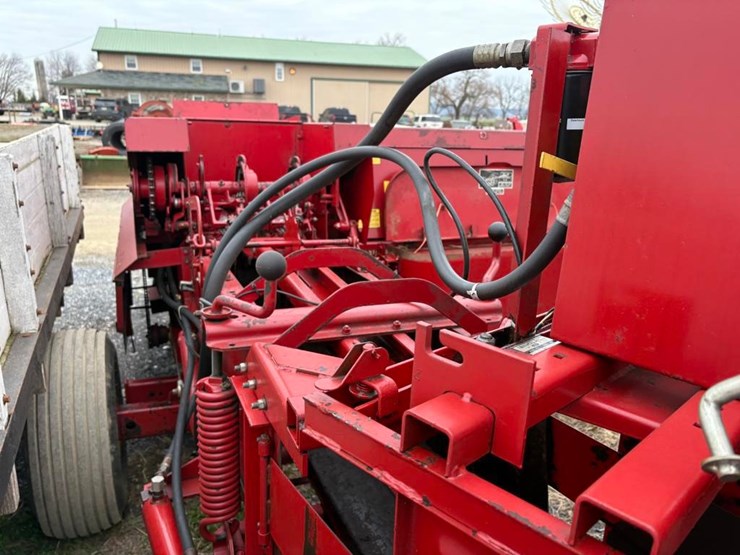 new-holland-311-image-8