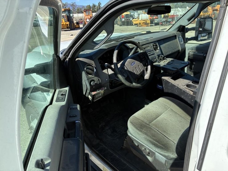 2011-ford-f550-image-14