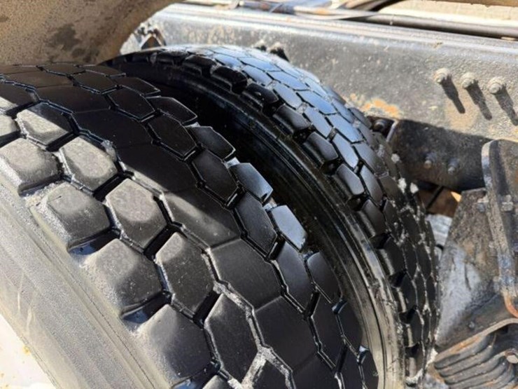 2009-mack-granite-gu813-image-58