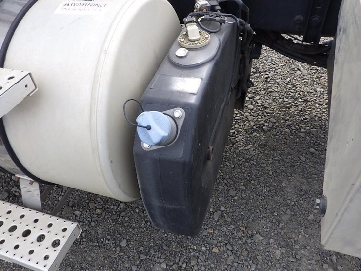 2013-freightliner-cascadia-113-image-28